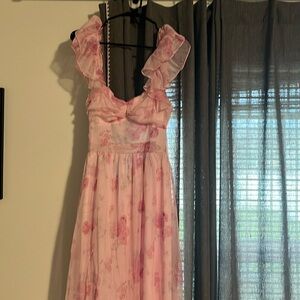 Like new light pink floral dress from Lulu’s boutique